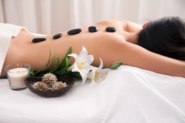 Hot Stone wellness treatment — Stock Photo, Image