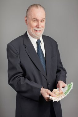 kıdemli bir sürü para ile