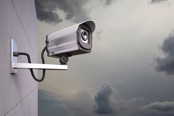 CCTV camera met wolken — Stockfoto