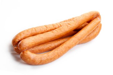 Geleneksel tütsülenmiş sosis, uzun halkalar, beyaz arka planda izole edilmiş, yatay görüş. Polonya et sosisi, paket tasarımı için fotoğraf, şablon.. 