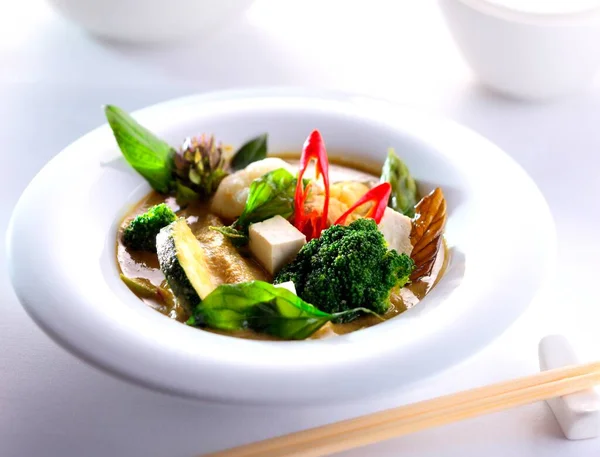 Зелені Овочі Чілі Тофу Східному Соусі Азіати Вегетаріанська Кухня Веганська Ліцензійні Стокові Зображення