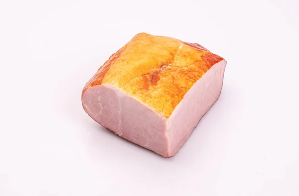 烟熏猪肉火腿 有明显的横断面 被白色背景隔离 波兰冷切 传统肉制品 包装相片 — 图库照片