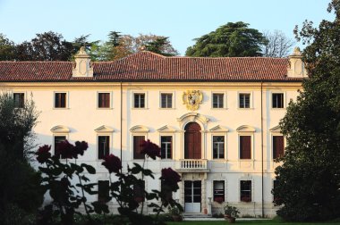 Monteviale manor