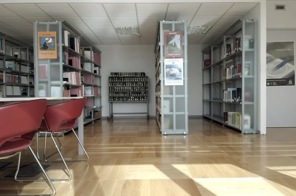 Biblioteca moderna — Foto Stock