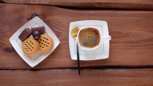 Caffè Fumante Con Dolci Sul Tavolo Legno Caffè Espresso Caldo — Video Stock