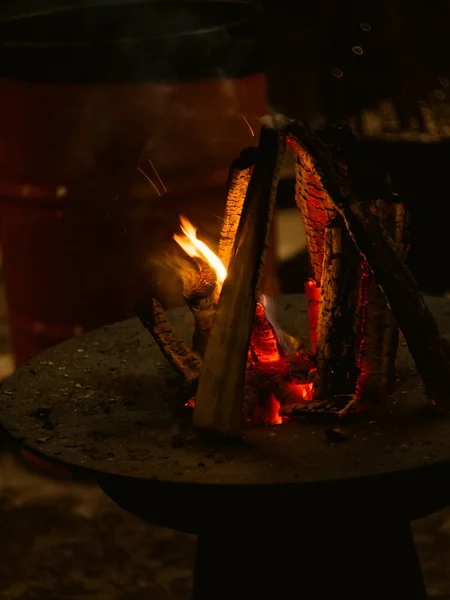 Brennendes Brennholz Restaurant Rot Orangefarbene Flamme Eines Holzofens Dunkeln Gemütlich — Stockfoto