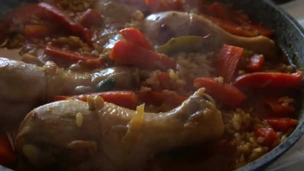 Pilons Poulet Avec Riz Carottes Légumes Dans Une Poêle Frire — Video