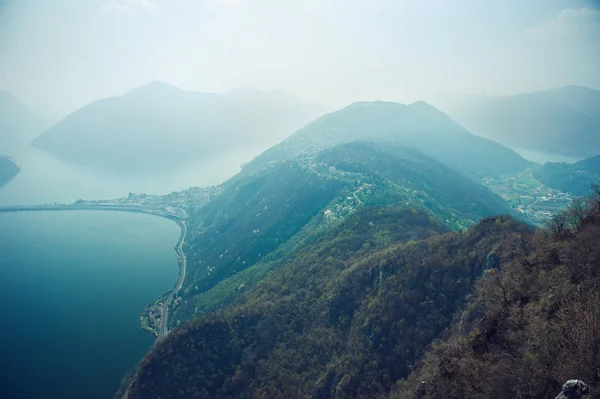 Vista de las montañas desde el helicóptero — Foto de Stock