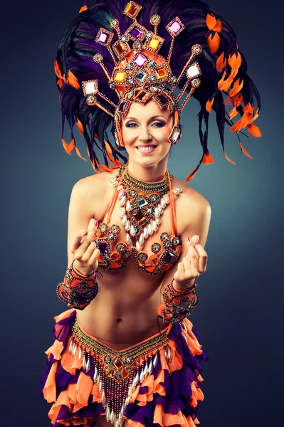 Belly dancer in colorful carnival dress — Stock Photo, Image