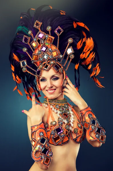 Belly dancer in colorful carnival dress — Stock Photo, Image