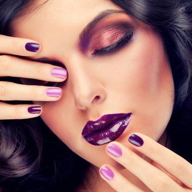 model mor makyaj ile