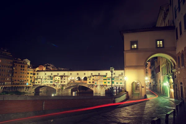 Arno Nehri boyunca ponte Vecchio Köprüsü — Stok fotoğraf