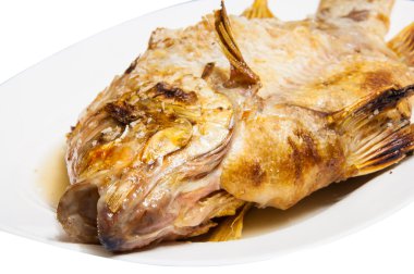 tilapia uygulamak tuz ızgara balık yemeği.