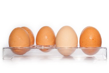 Pakette yumurtalar var.