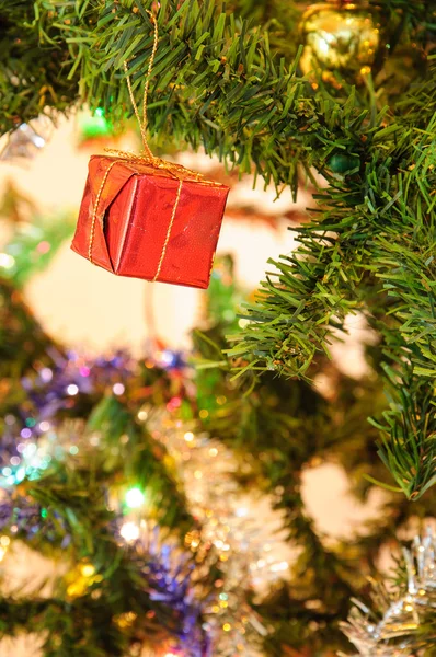 Gift box and christmas tree for christmas day and happy new year — Stock Photo, Image