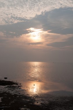 Sunset Beach gündoğumu kapaklı
