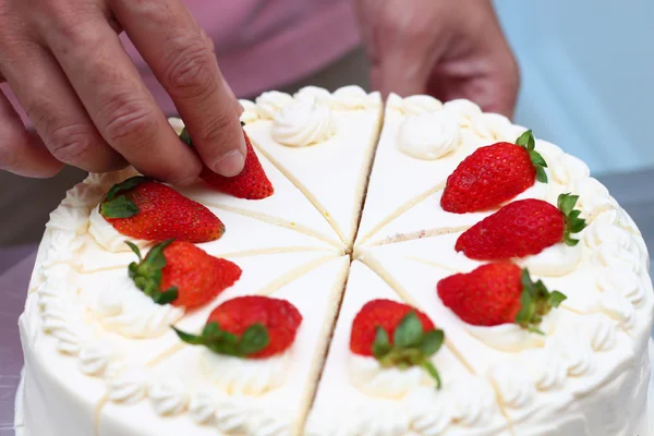 Milk cake with topping  strawberry. — Stock Photo, Image
