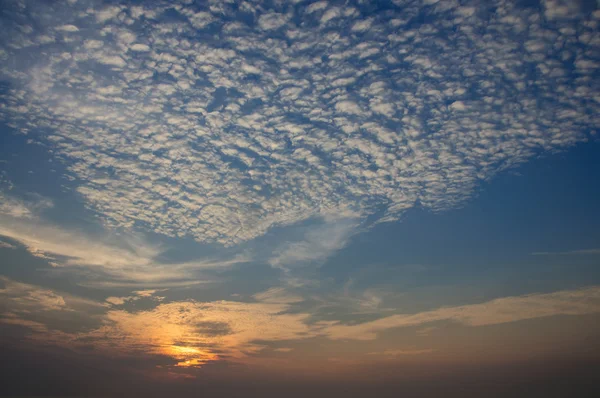 Coucher de soleil avec couverture de lever de soleil sur la plage — Photo