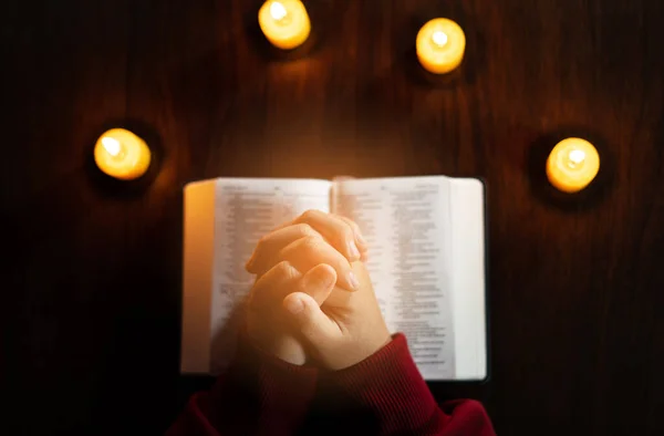 Christian Hand While Praying Worship Christian Religion Blurred Her Body — Stock Photo, Image