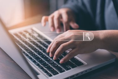 İnsanlar interneti, laptop, Data Search Technology Search Engine optimizasyonu hakkında bilgi aramak için kullanıyorlar. İnternet teknolojisini ticari amaçlar için kullanmak. Evet. Nesnelerin İnterneti