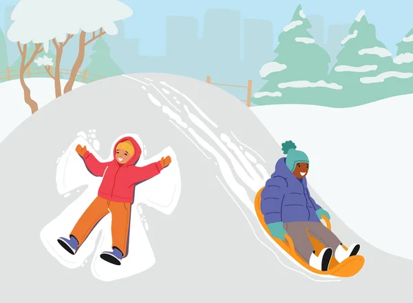Mutlu Çocuklar Kış Etkinlikleri. Küçük arkadaşlar açık hava eğlencesi, çocuklar yokuş aşağı kayıyor tatillerde eğleniyorlar. — Stok Vektör