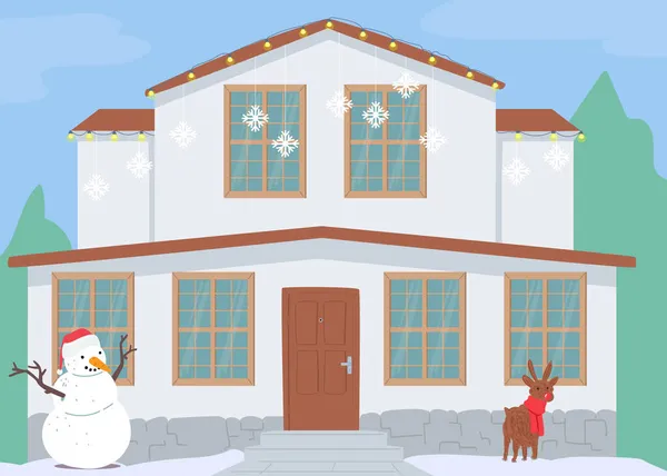 Casa de campo decorada con decoración navideña, copos de nieve en las ventanas, muñeco de nieve y escultura de renos en el patio, Casa de invierno — Vector de stock