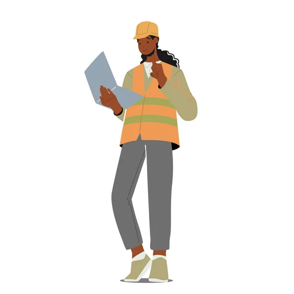 Architecte personnage féminin porter un casque et Uniforme tenir ordinateur portable. Ingénieur en construction travaillant sur le plan de construction — Image vectorielle