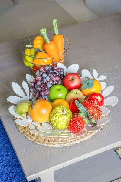 Legumes e frutas artificiais — Fotografia de Stock