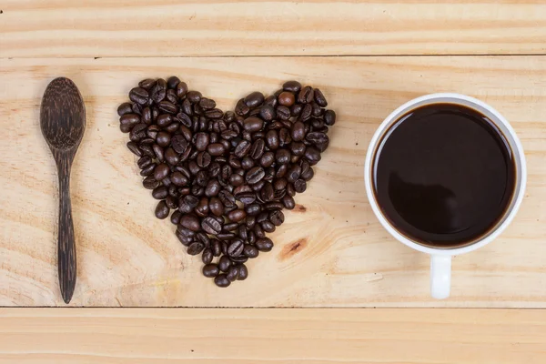 Chicchi di caffè a forma di cuore — Foto Stock