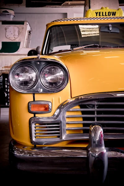 Vecchio taxi giallo — Foto Stock