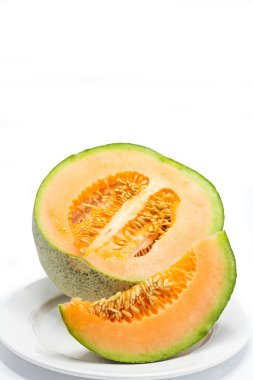 beyaz zemin üzerinde kavun