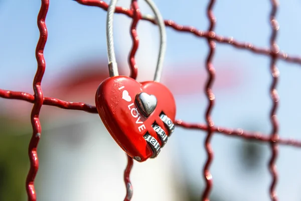 Forma di cuore rosso della chiave master — Foto Stock