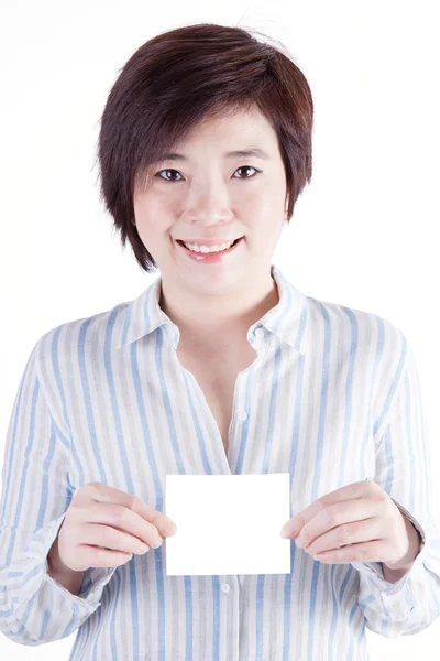 Asijské obchodní žena s úsměvem a zobrazující dokument white paper — Stock fotografie