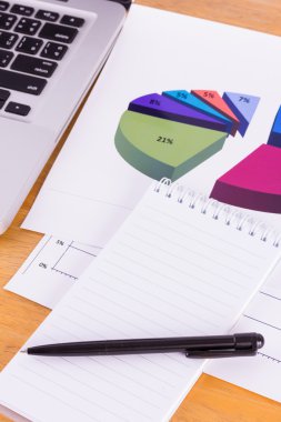 boş bir not defteri, belge ve ofis dizüstü