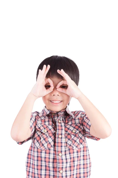 Joven niño mirando a través de la mano —  Fotos de Stock