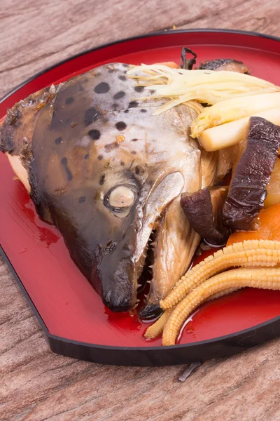 Японская кухня из лосося кабутони — стоковое фото