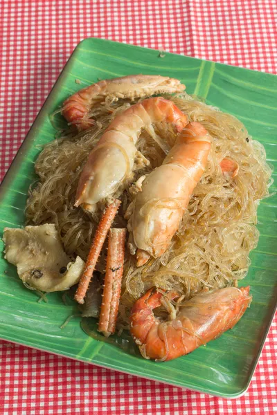 Gamberi con tagliatelle di vetro al vapore — Foto Stock