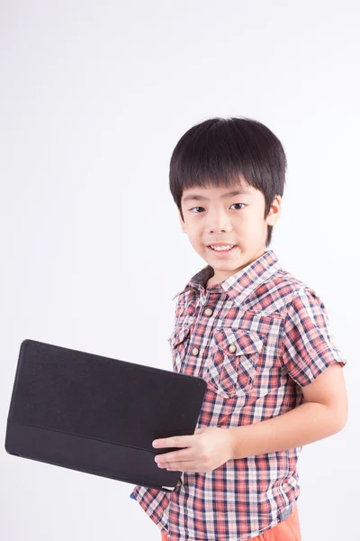 Niño sosteniendo la tableta PC — Foto de Stock