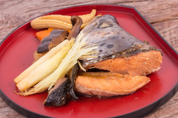 Японская кухня из лосося кабутони — стоковое фото
