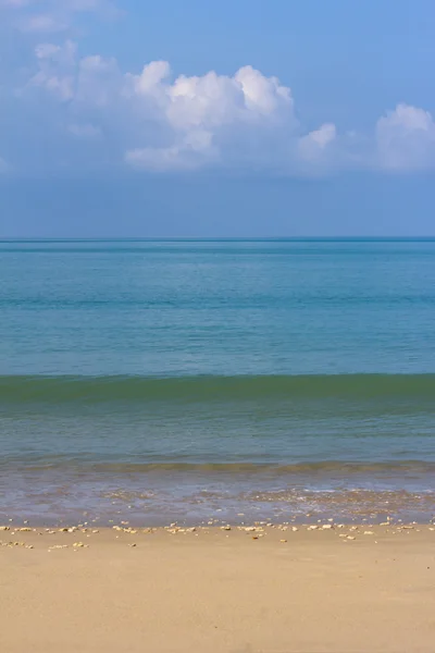 Beach and tropical sea — Stock Photo, Image