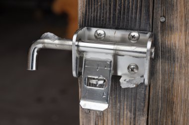 ahşap kapı kilitleme asma kilit