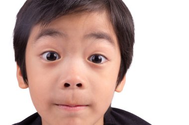 küçük adam ve o kadar mutlu şaşırır. closeup headshot.