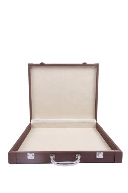 Beyaz arka plan üzerinde izole kahverengi deri çantayı açtı