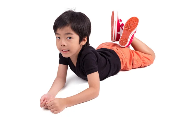 Roztomilý chlapec leží na podlaze, izolované na bílém — Stock fotografie