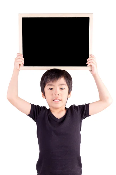 白い背景で隔離の黒板と幸せな少年 — ストック写真