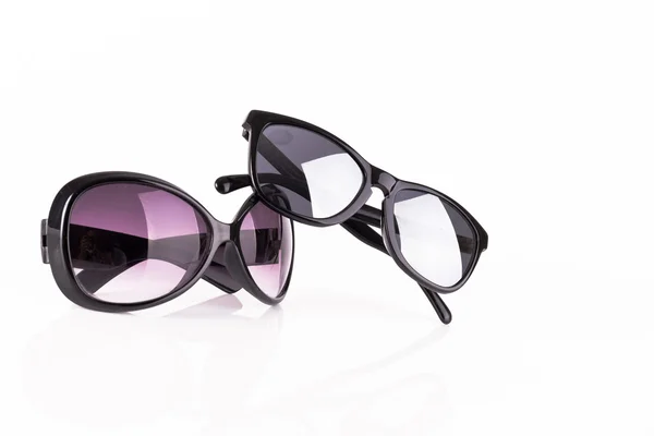 Elegante par de gafas de sol aisladas sobre fondo blanco — Foto de Stock