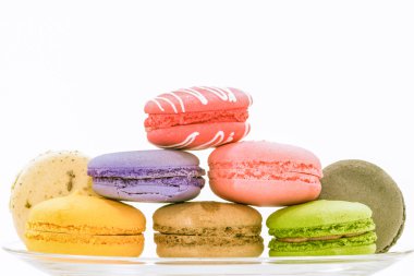 Beyaz arka plan üzerinde izole macarons