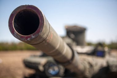 Tank mayında havaya uçtu.