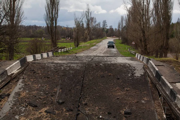 Rus hava saldırısından sonra köprü yıkıldı