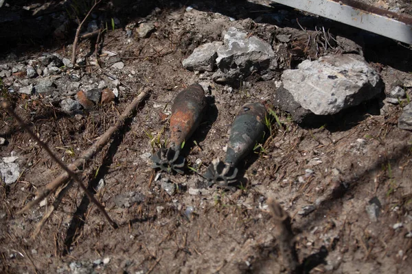 Yerdeki patlamamış Rus mayınları.